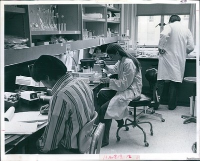 1977 Seattle Harborview Laboratory Scientists Research Photo 8x10