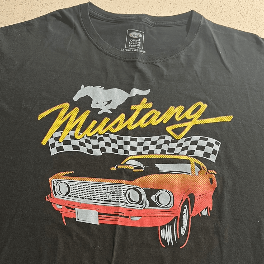 PONY T shirt Ford Mustang nera con grafica auto rossa