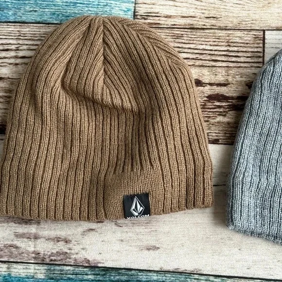Bundle two nwot Volcom men’s beanies gray light brown - Image 4 of 4