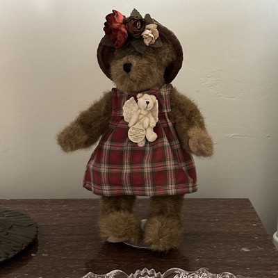 Boyds Bears Lizzie Wishkabibble with Stand And Twinkle F. Wuzzle Angel Bear Pin