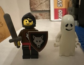 LEGO Castle: 6075 Wolfpack Tower Complete with minifigures & Instructions