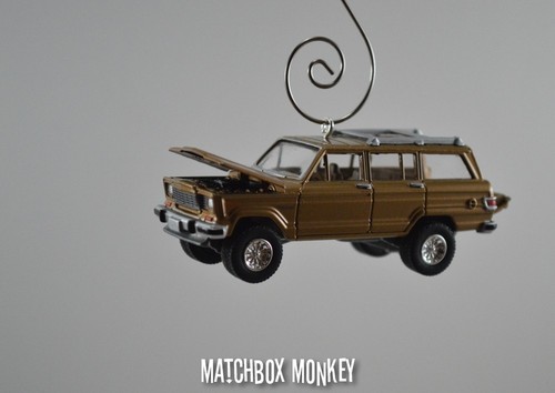 Vintage Style 1981 Custom AMC Jeep Wagoneer Christmas Ornament 1/64 Scale Adorno - Picture 3 of 10