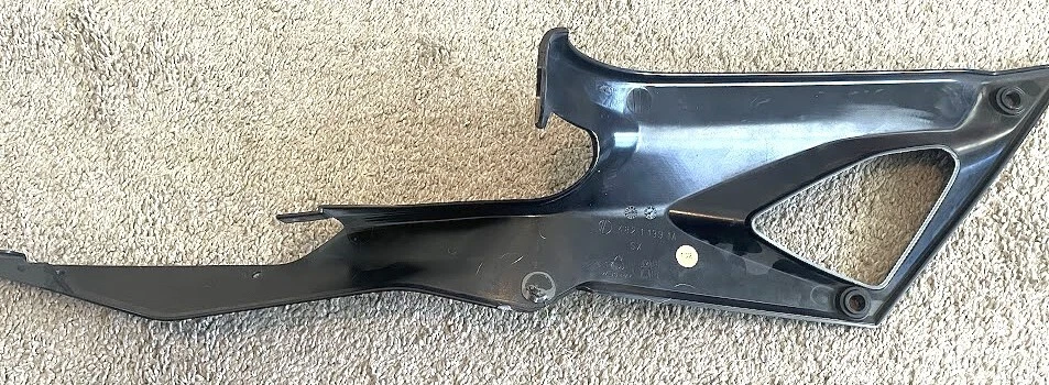 07-08 DUCATI 1098 NEGRO OEM PLÁSTICO CENTRO TRASERO TRASERO CARENADO CUBIERTA MOLDURA R5 Foto 3 de 4