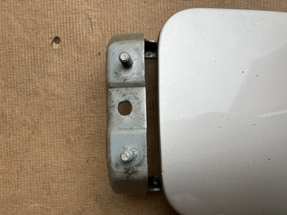 Mercedes Benz W124 E 320 E320 1995 vagón llenado de combustible tapa de puerta de gas cubierta exterior Foto 2 de 4