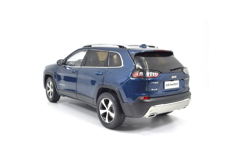 1:18 Scale Jeep Cherokee 2019Blue Diecast Model Car Collection Gift Children Toy - Image 4 of 4