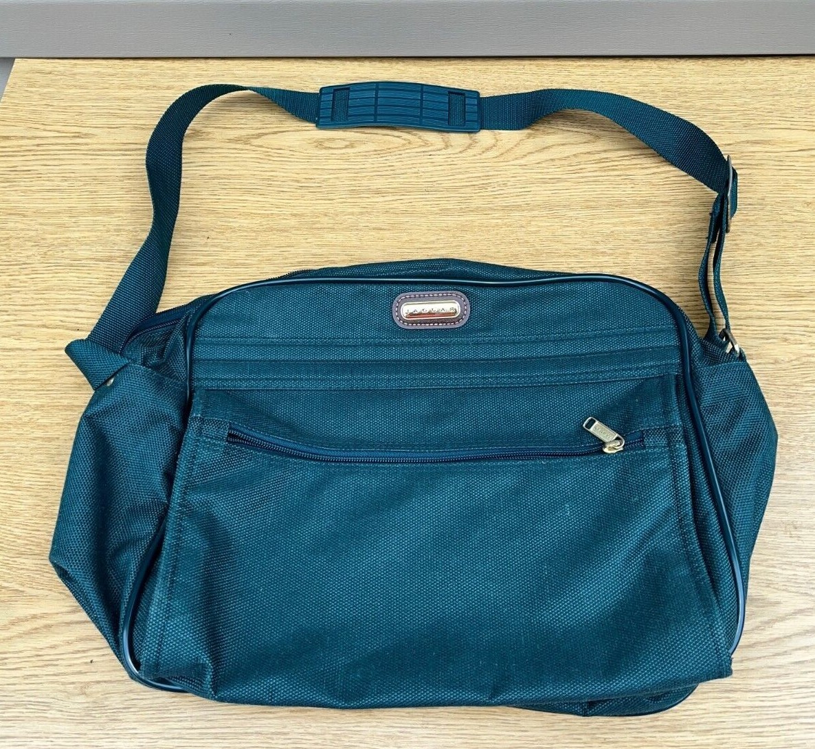 Jc Penney Company Jaguar Carry On Luggage Overnight Shoulder Bag green