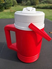 Igloo Double Handle Half Gallon Plastic Water Jug Cooler Pitcher Flip Spout Red