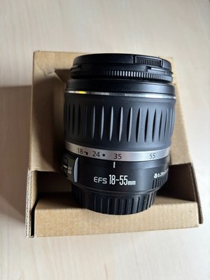 Canon EFS 18-55mm,  1:3,5-5,6,;  Objektiv - Schwarz mit Transport-Case