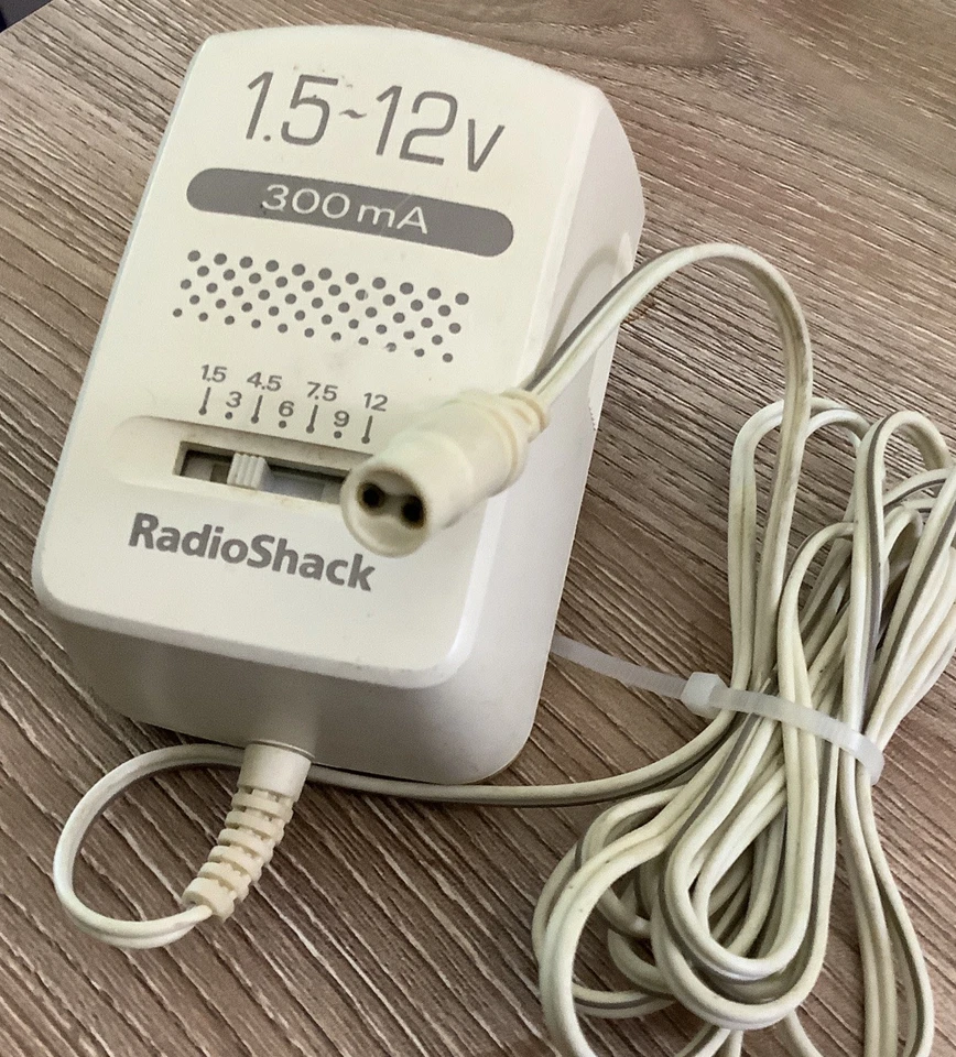 Adaptador de CA RadioShack Vintage, Modelo 273-1662A, 1.5-12V 300 mA Cable de Alimentación Blanco Foto 2 de 4