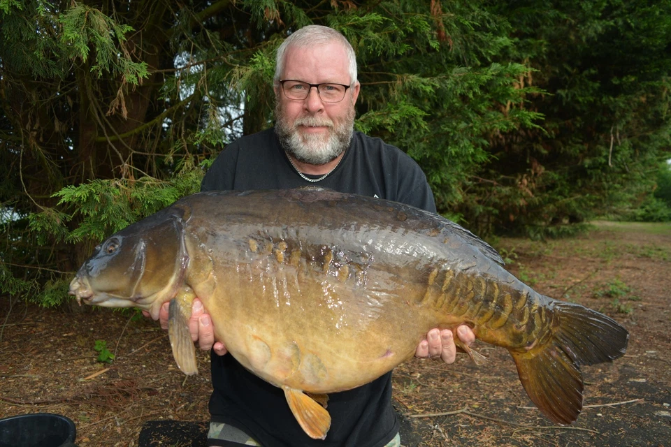 Carping Mad5! (The final part of the trilogy) Brand new and SIGNED - Image 4 of 4