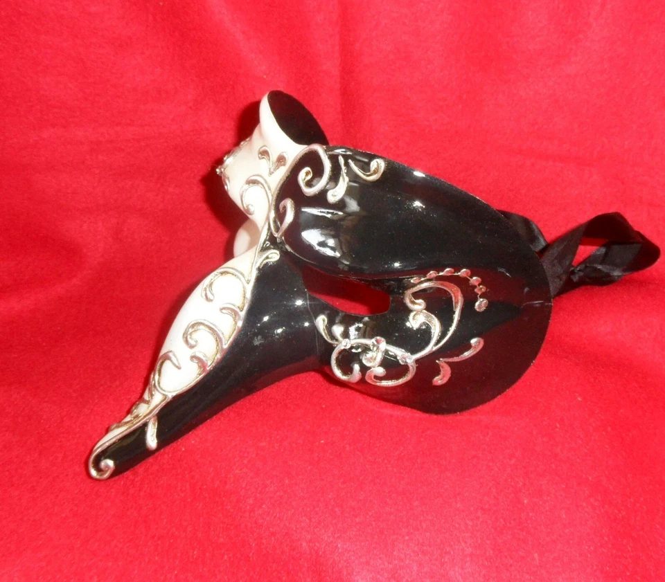 Máscara veneziana Zanni Nasone Grezzo branca preta nariz curto lacrada - Imagem 4 de 4