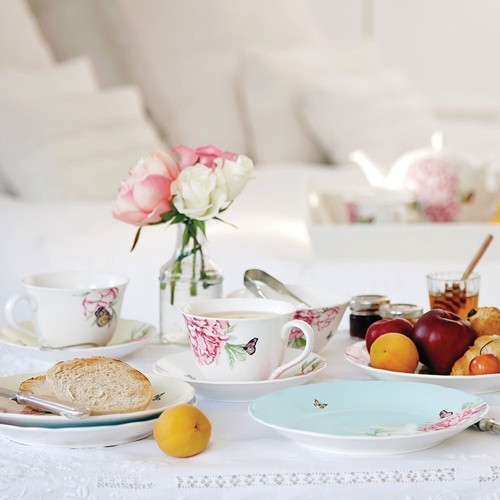 Par de tazas de té y platillos Royal Albert Miranda Kerr Friendship nuevos en caja - Imagen 10 de 10