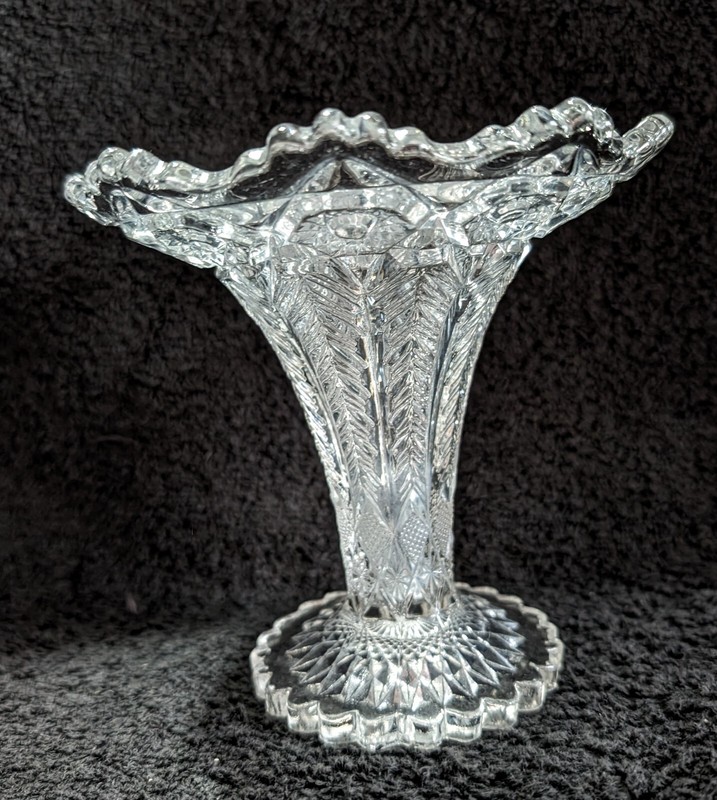 Cambridge Clear   "Inverted Feather"  5 1/4 inch x 6 inch 1906-8c