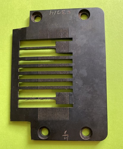 *USATO* C3214-1/4-SINGER-THROAT PLATE-SPEDIZIONE GRATUITA* - Foto 2 di 3
