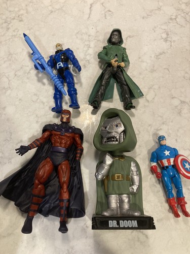 Figurine Marvel Secret Wars-Doctor Doom Fatalis - Collection Figurine Marvel Secret Wars-Doctor Doom Fatalis - Collection