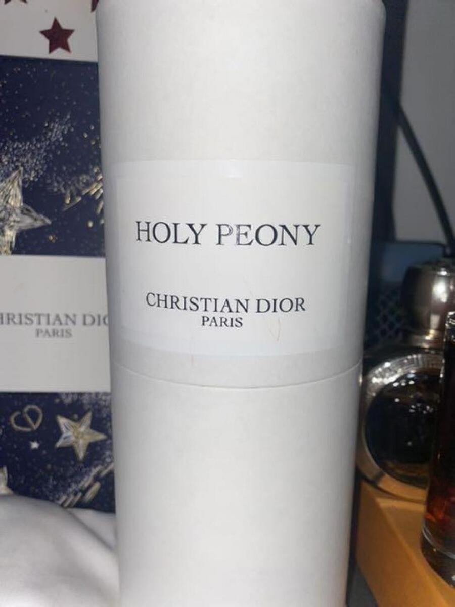 CHRISTIAN DIOR HOLY PEONY EAU DE PARFUM SPRAY 8.4 Oz / 250 CHRISTIAN DIOR HOLY PEONY EAU DE PARFUM SPRAY 8.4 Oz / 250