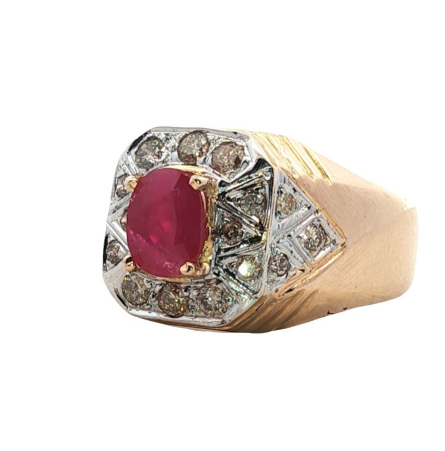 Exquisite 9ct Gold Ring Featuring Oval Ruby and S… - image 6