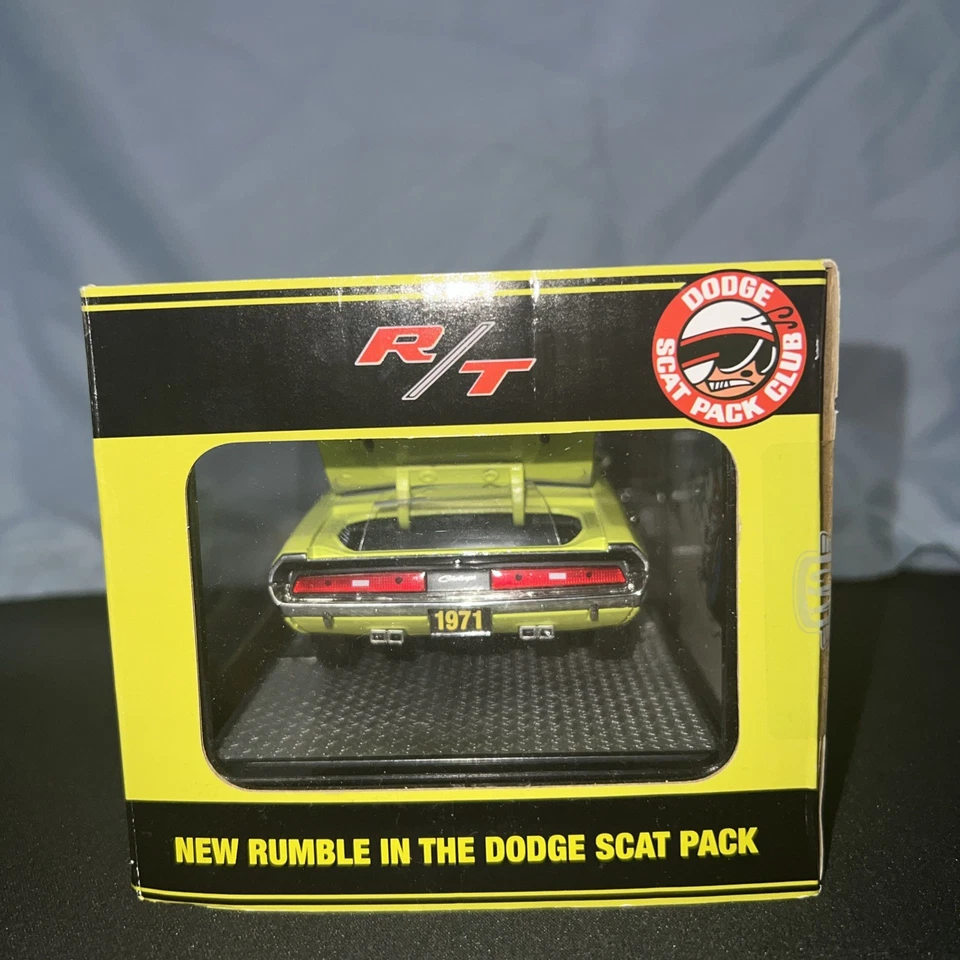M2 Machines 1971 Dodge Challenger R/T 440 Scat Pack Club Green Go 1/24 New - Image 3 of 4