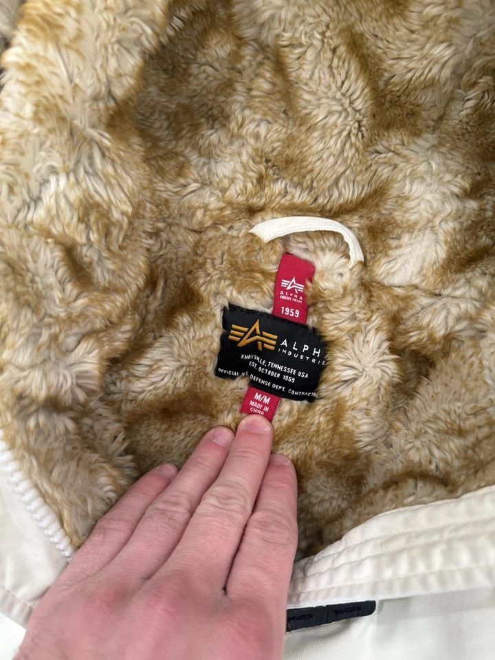 Parka Alpha Industries Elyse para mujer mediana blanca imitación piel abrigo con capucha manchas Foto 2 de 4