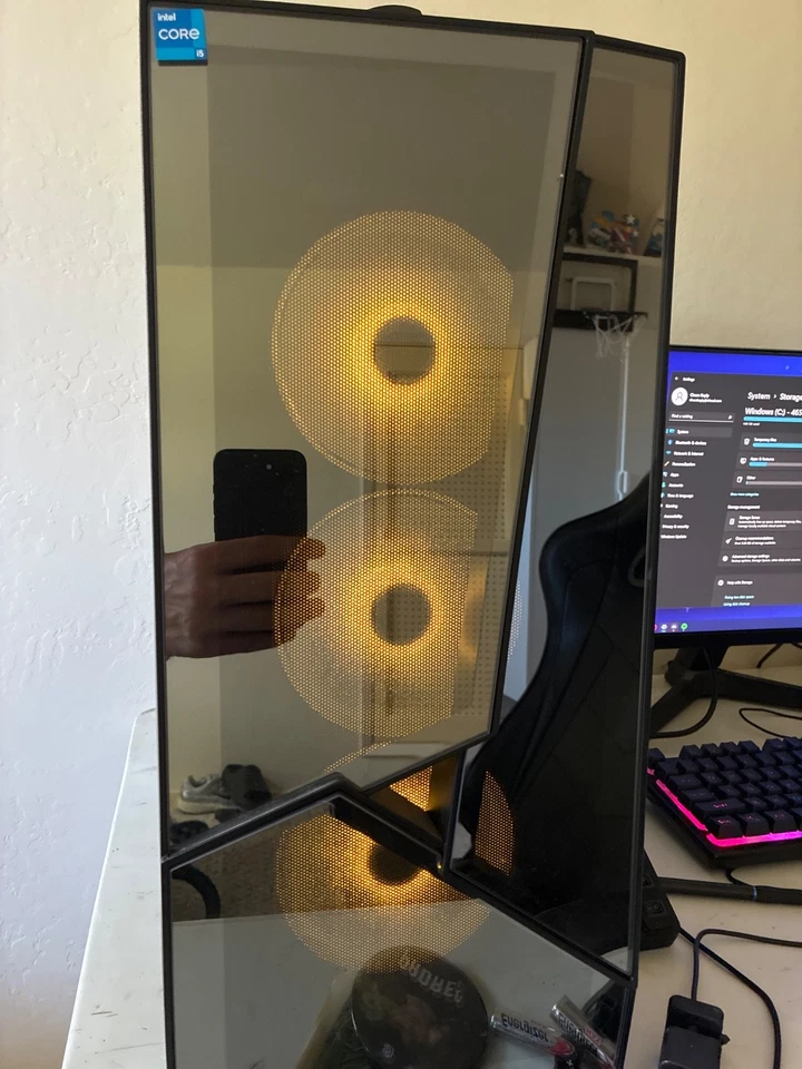 PC para juegos iBUYPOWER preconstruida comprada en el mejor de los casos para 1000 apenas usada Foto 2 de 3