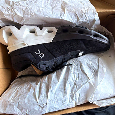 On Cloudflyer 5 Women's Black/White Lace-Up Low Top Running Sneakers