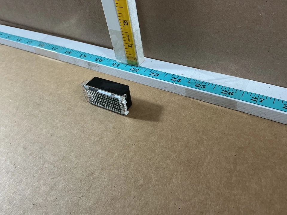 Luz de cortesía interior trasera izquierda Audi A7 Quattro 2012-2018 4E0947415 OEM Foto 3 de 4