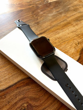 Apple Watch Series 10 46 mm Titan Smartwatch, schwarzes Gehäuse, Silikonband