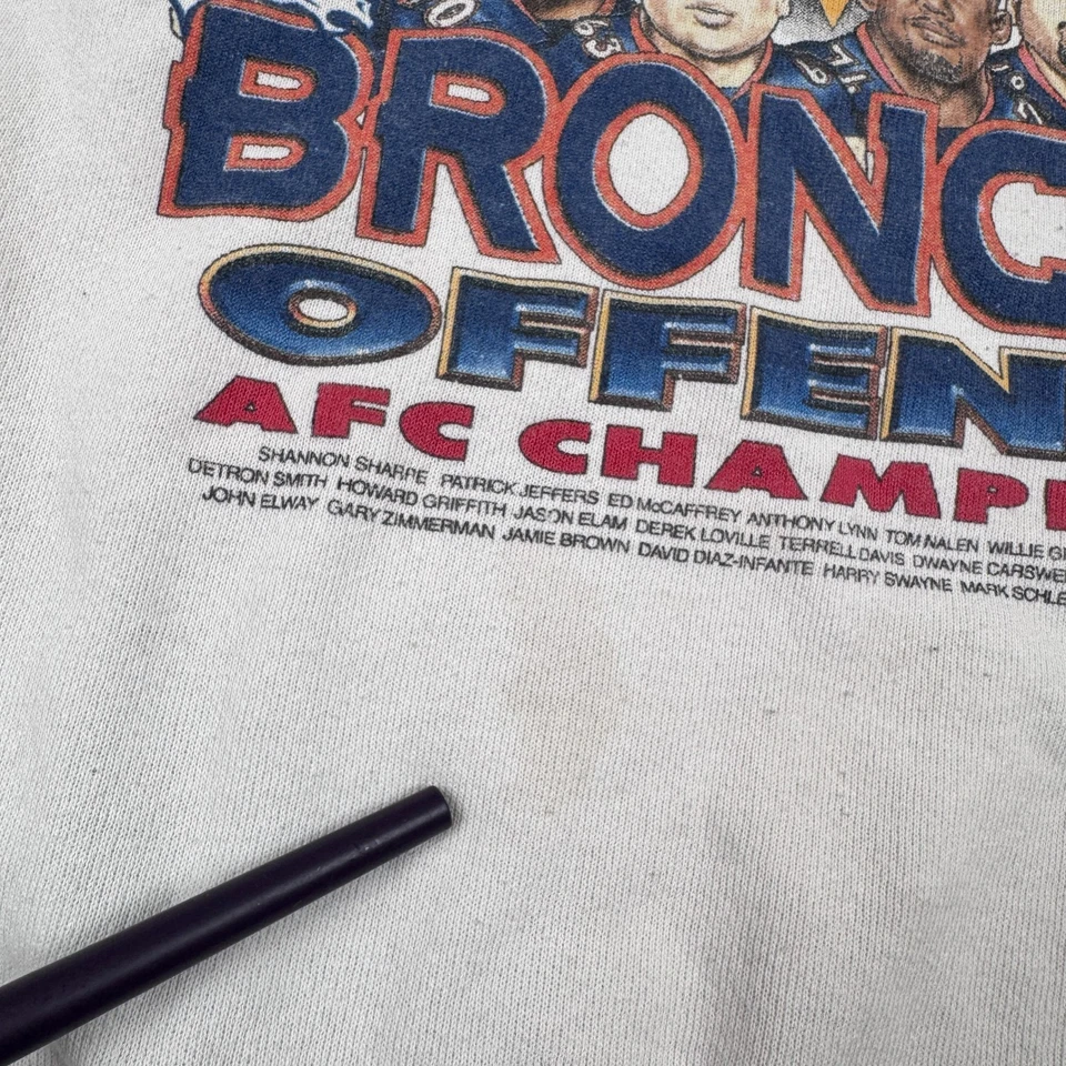 Sudadera De Colección NFL Denver Broncos Para Hombres Grande Blanca Caricatura Super Bowl Foto 2 de 4