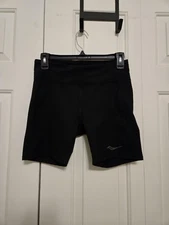 Saucony Womens Fortify 6" Inseam Black Shorts Size Medium 