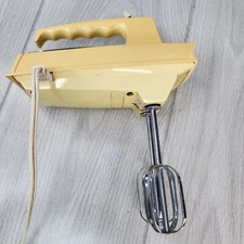 Vtg 1960s–70s Sunbeam Mixmaster Hand Held Mixer Yellow Model HMO-1 Tested Works