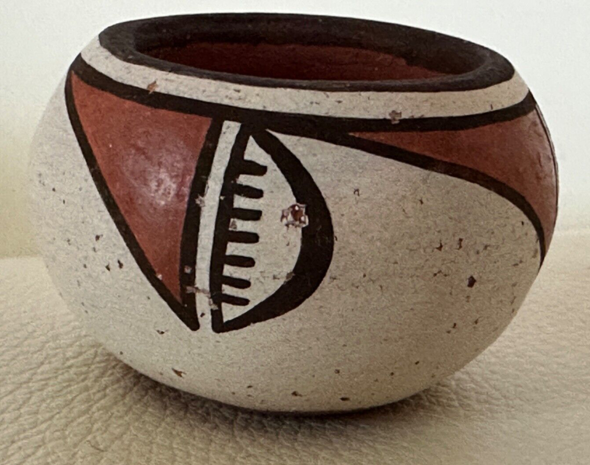 VINTAGE SANTO DOMINGO Pueblo SMALL Pot 2.5