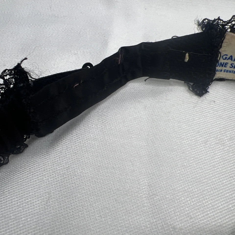 Vtg GIGI Black Lace Garter Belt 50s Lingerie Metal Clip Boudoir Pinup 22-30 Pink - Image 3 of 4