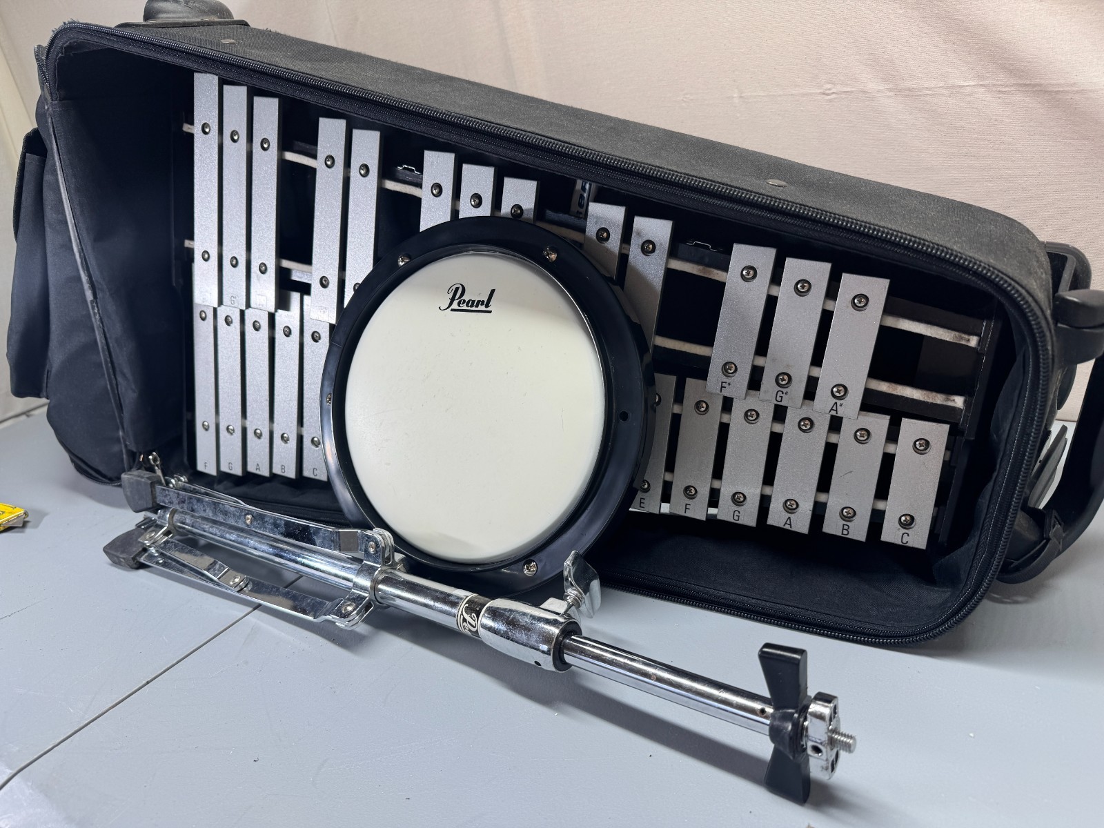 Pearl Xylophone Percussion Band Student Practice Bells Case 32-Key Drum Pad