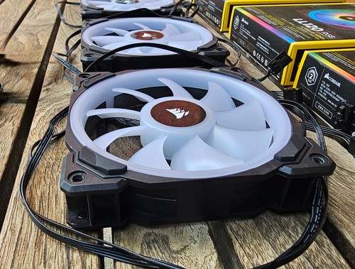 3x wentylator PWM Corsair LL120 RGB 120mm, kompatybilny z iCUE - Zdjęcie 3 z 4