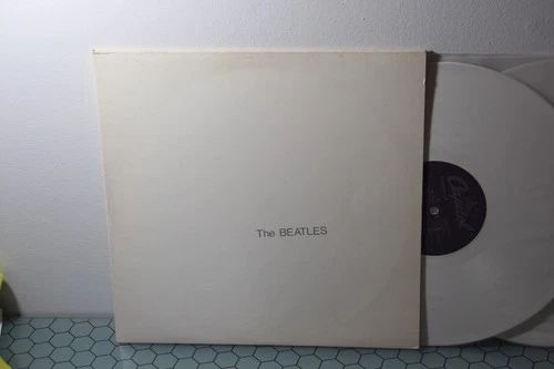 The Beatles - White Album, 1978 2x LP, Capitol SEBX-11841 w/POSTER & PHOTOS