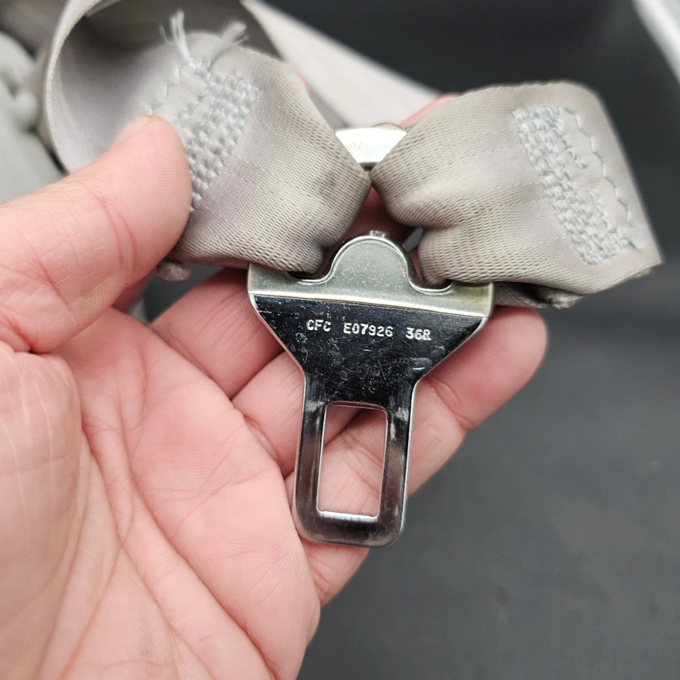 Chevy GMC C1500 K1500 1988-1998 retractor de cinturón de seguridad del pasajero derecho gris E10040 Foto 3 de 4