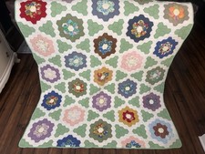COLCHA DE JARDÍN DE FLORES DE ABUELAS VINTAGE - Años 40, 80" x 60" Borde Verde Doble/Tiro