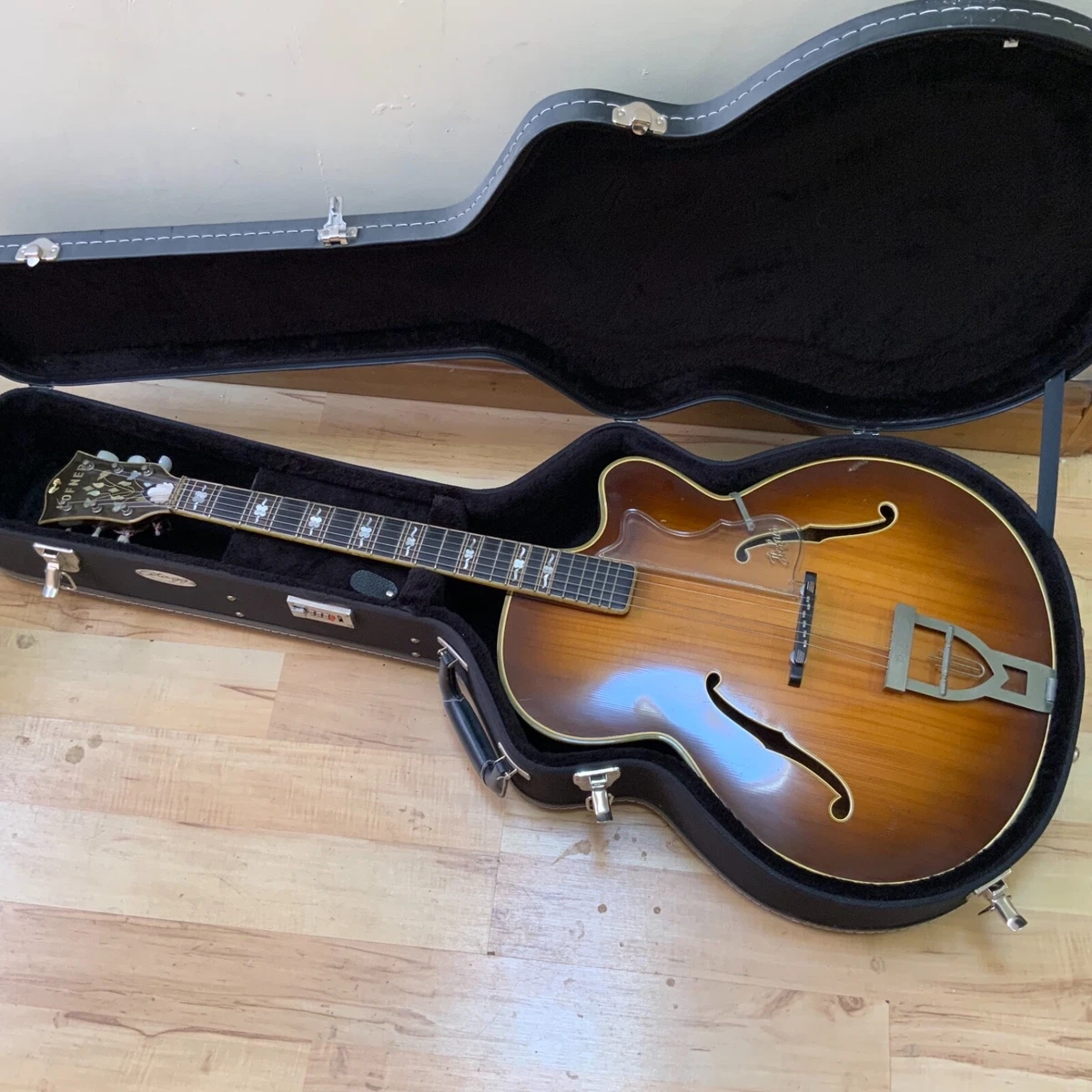Hofner Acoustic with case Hofner Committee serial number 3900 date 1963