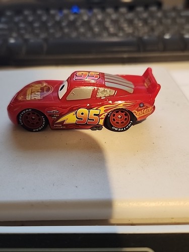 Disney Pixar Cars 3 Lightning McQueen 1:55 Die Cast Model Toy Car - Picture 2 of 8