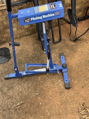 Louisville Slugger Blue Flame Ultimate Pitching Machine (L60111