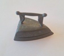 ANCIEN PETIT FER A REPASSER JOUET EN ALUMINIUM POUPEE DINETTE