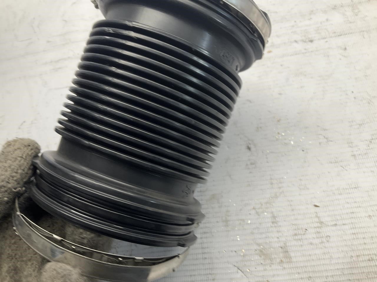 23-24 2023 Maserati Grecale Air Intake Tube Boot Q