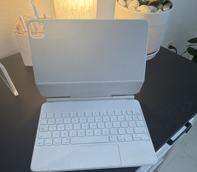 Apple Smart Keyboard Folio White iPad Keyboard Case iPad Air/ pro 11 inch 