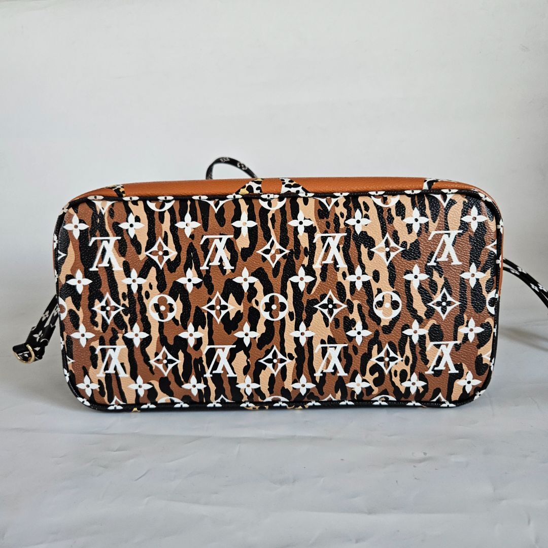 LV 希少 限定品 ジャイアント モノグラム Giant Monogram Jungle Introducing the Louis Vuitton Monogram Jungle Collection