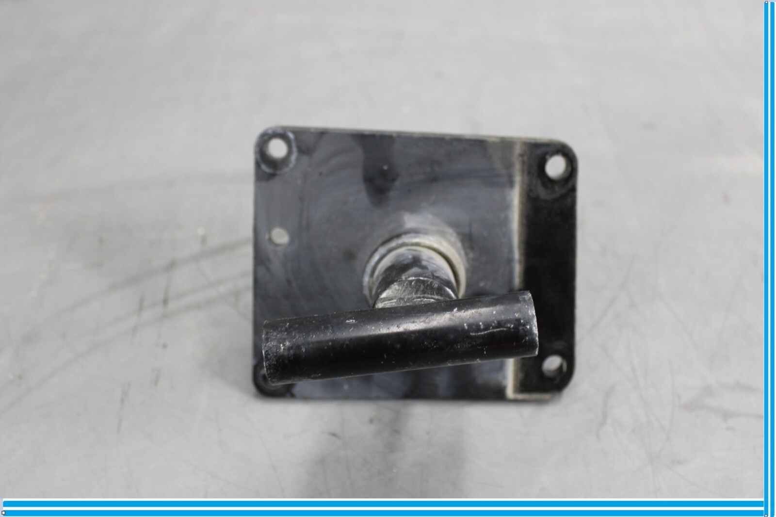Bentley Continental 2006-2012 Rear Right Bumper mount