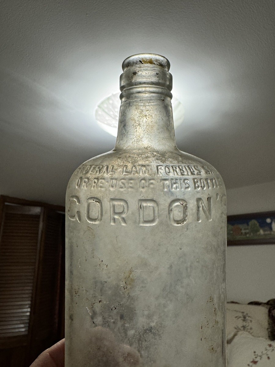 Gordon's Dry Gin ヴィンテージ Vintage Embossed Gordon's Dry Gin Liquor Bottle Linden NJ New