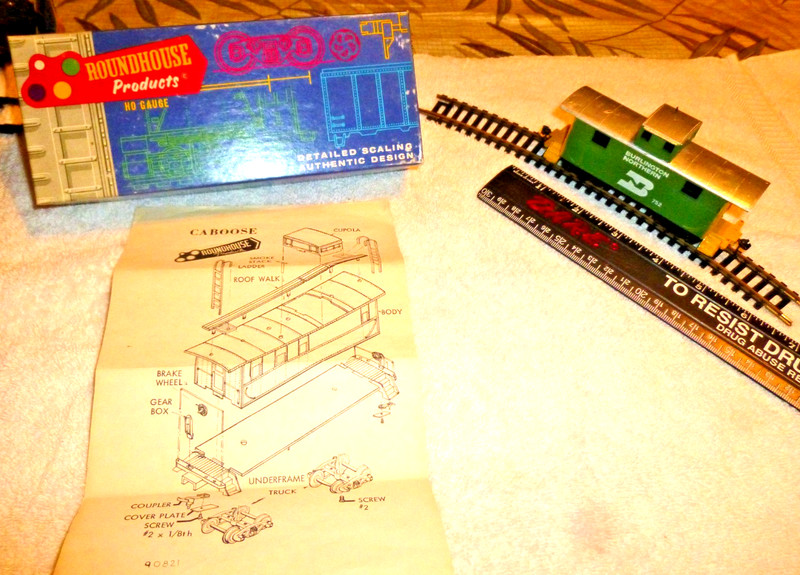 Burlington Northern 752 HO Scale Caboose Green Model Train Car Used with box &in