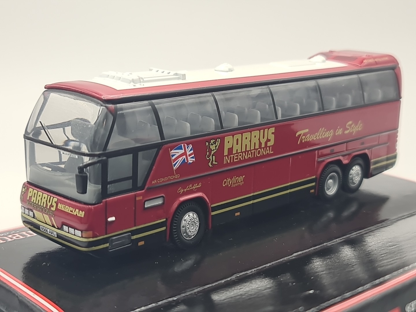 Original Omnibus 44201 Neoplan Cityliner - Parrys International - Boxed 1:76 MIB