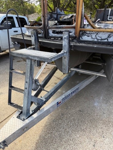 2020 Barletta L23UC Tritoon, damaged in storage building fire, 2020 Yamaha 300