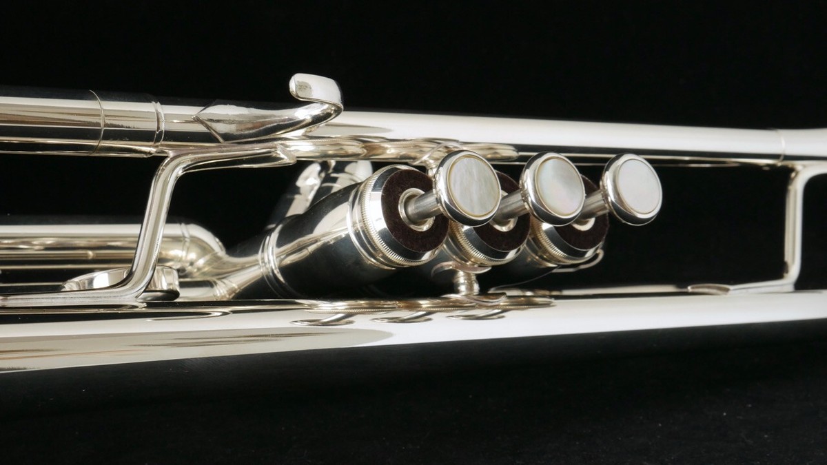 XO 1600I Roger Ingram Model Trumpet in Lacquer or Silver